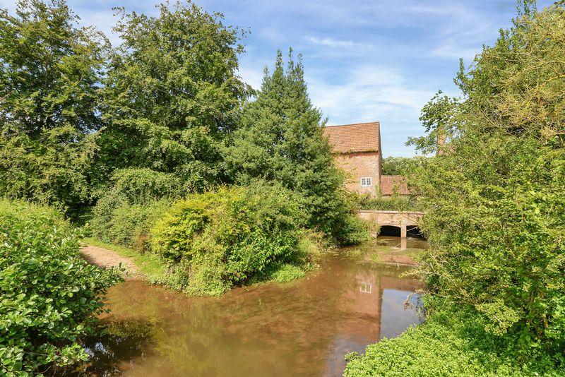 4 bedroom detached house for sale in Gonalston Lane, Hoveringham, NG14