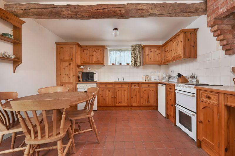 4 bedroom detached house for sale in Gonalston Lane, Hoveringham, NG14