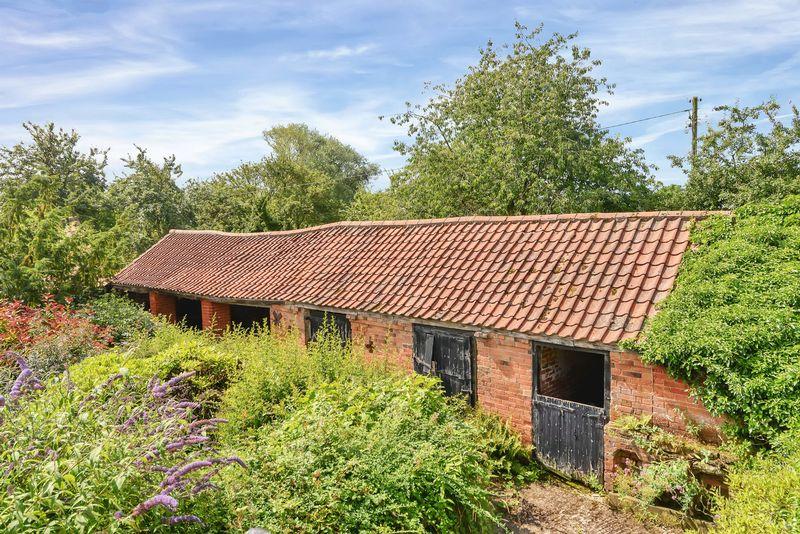 4 bedroom detached house for sale in Gonalston Lane, Hoveringham, NG14