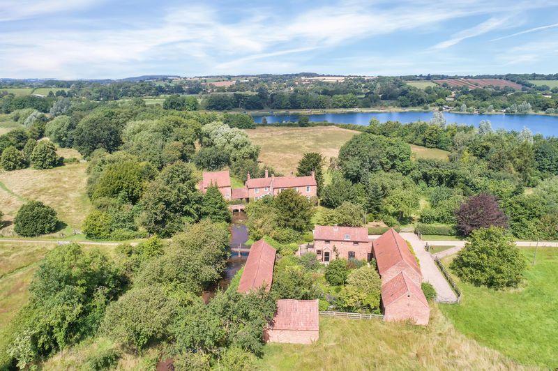 4 bedroom detached house for sale in Gonalston Lane, Hoveringham, NG14