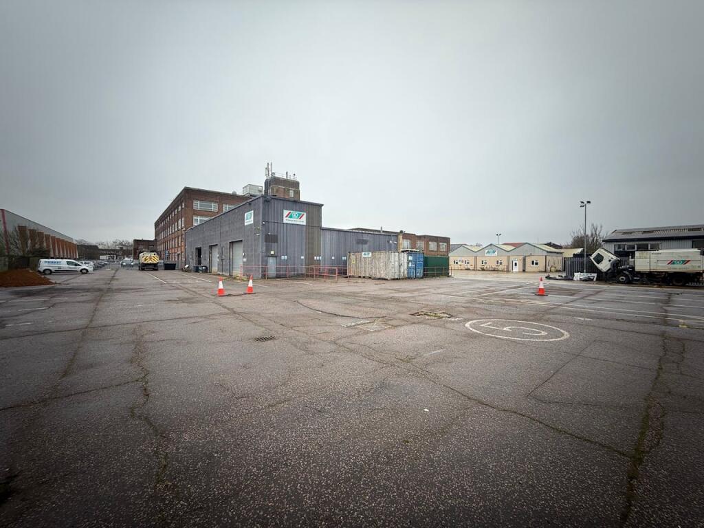 Additional property image - Central, Martinfield, Welwyn Garden City, AL7 1HG