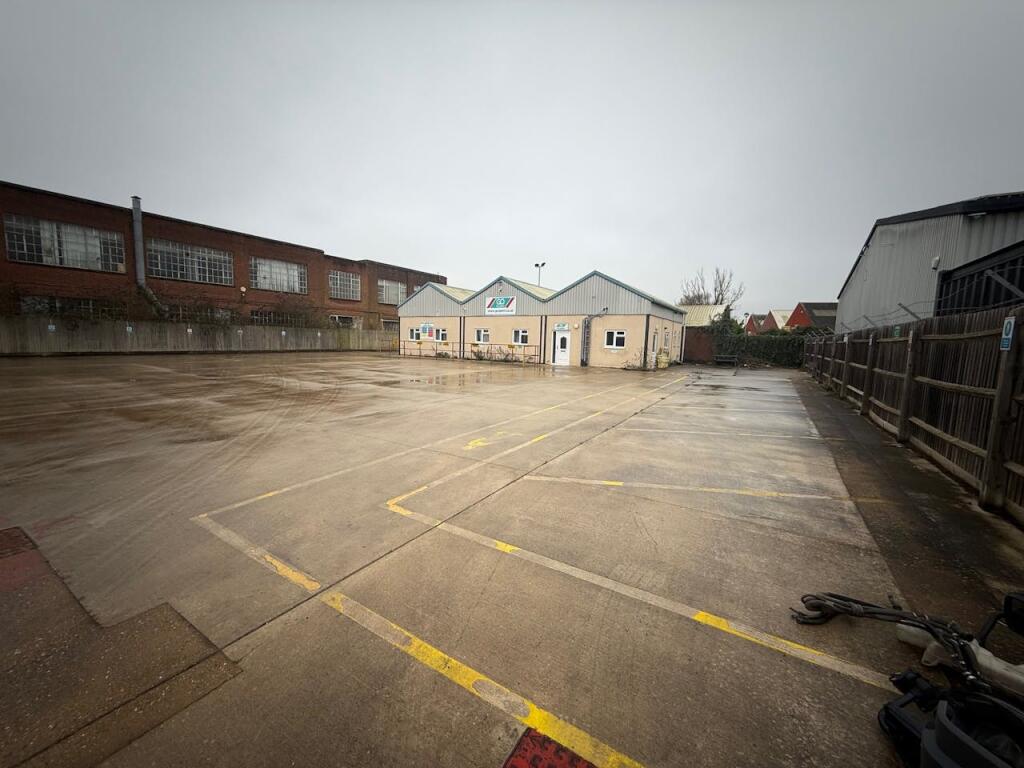 Additional property image - Central, Martinfield, Welwyn Garden City, AL7 1HG