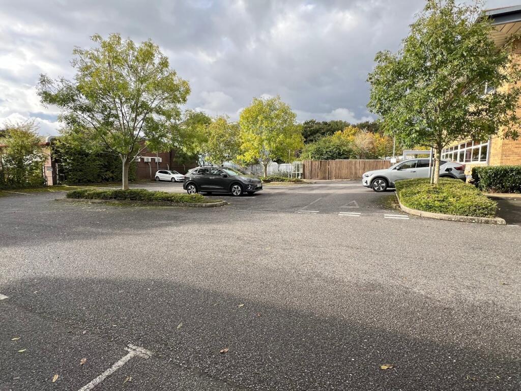 Additional property image - 1 Curo Park, Frogmore, St. Albans, AL2 2DD