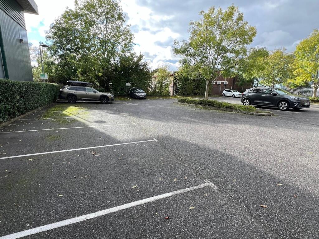 Additional property image - 1 Curo Park, Frogmore, St. Albans, AL2 2DD
