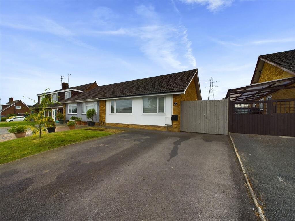 2 bedroom bungalow for sale in Springbank Road, Cheltenham, Gloucestershire, GL51