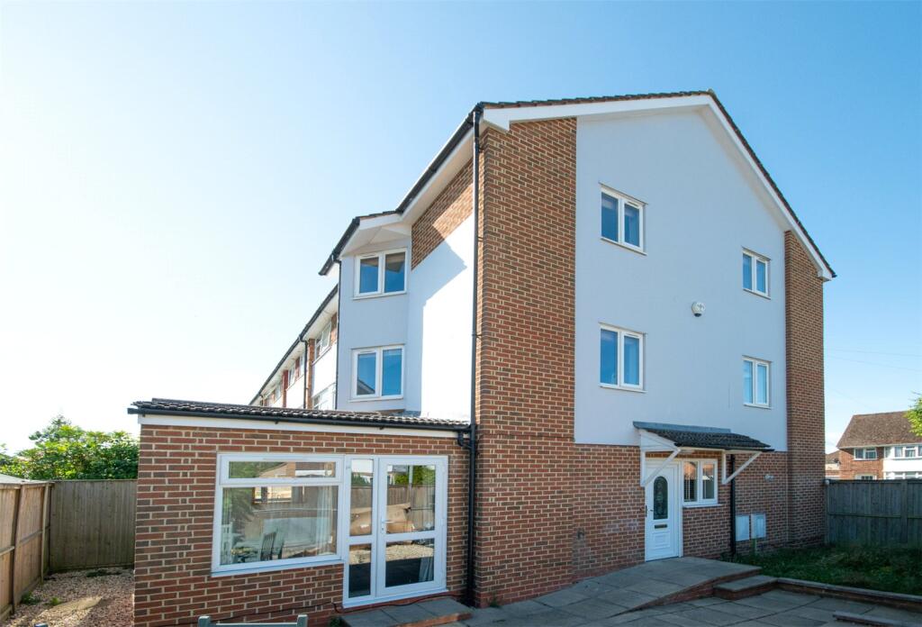 5 bedroom end of terrace house