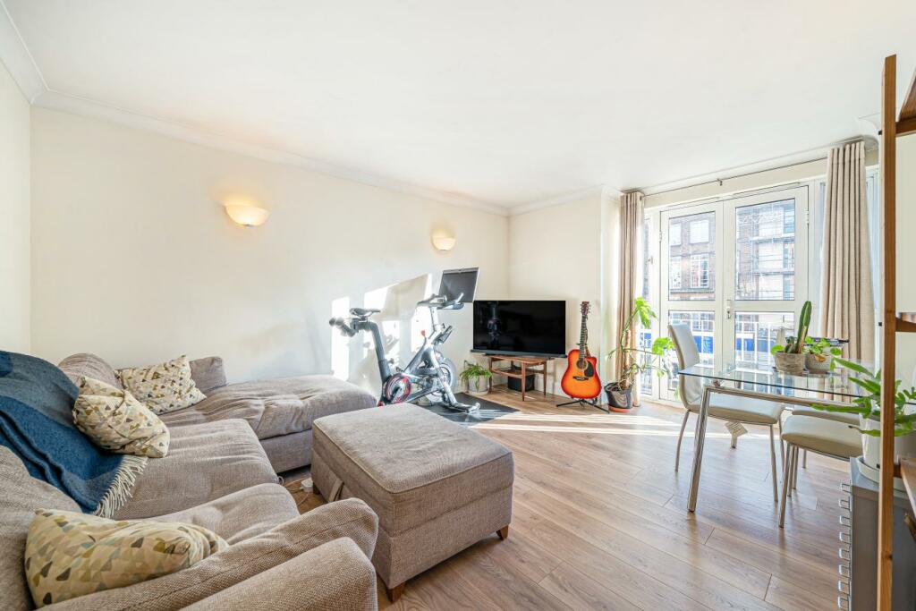 2 bedroom flat for sale in Clapham High Street, Clapham, SW4