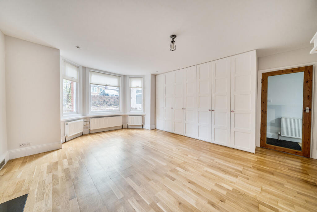 Main image of property: The Avenue, London