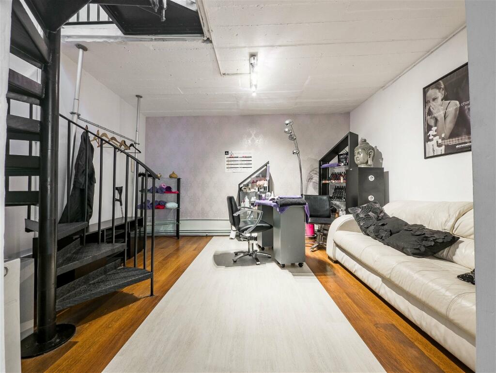 High street retail property for rent in Westgate, Ripon, HG4 2AT, HG4