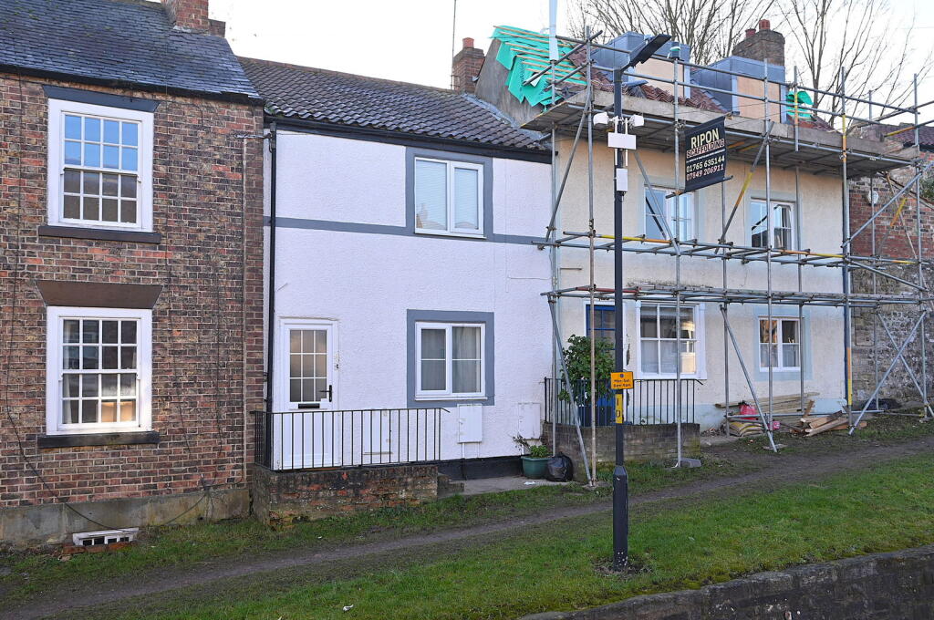 Main image of property: Allhallowgate, Ripon, HG4 1LF