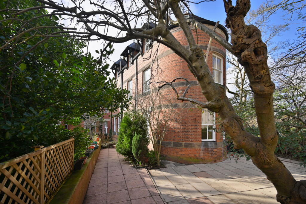 Main image of property: Flat 1, Beverley House, 98 Station Parade, Harrogate, HG1 1HQ