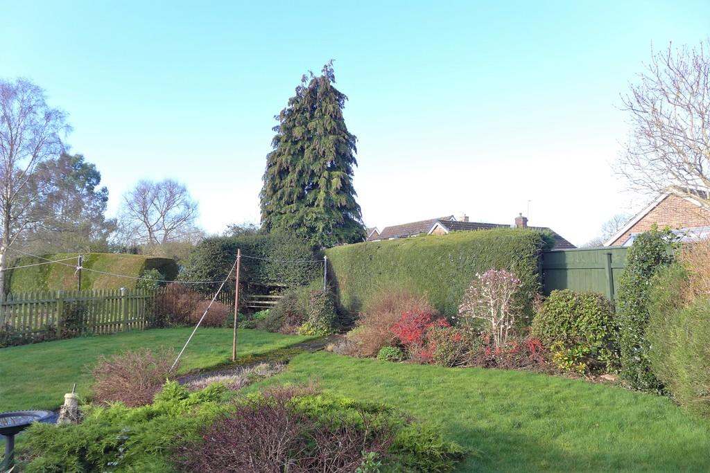 2 bedroom detached bungalow for sale in Whitcliffe Lane, Ripon, HG4