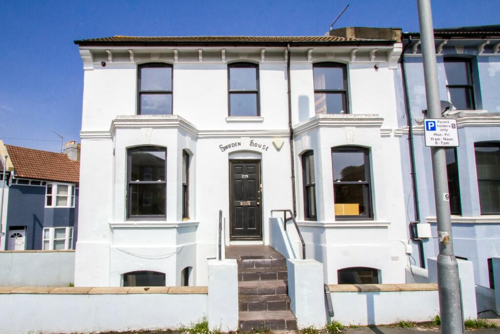 4 bedroom end of terrace house for rent in Queens Park Road, Brighton, BN2