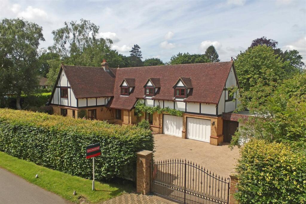 5 bedroom detached house for sale in Warren Drive, Kingswood, KT20