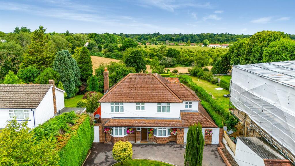 5 bedroom detached house for sale in Green Lane, Lower Kingswood, KT20