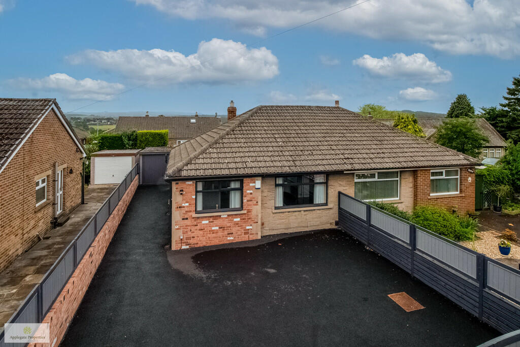 2 bedroom semidetached bungalow for sale in Highgate Lane, Lepton