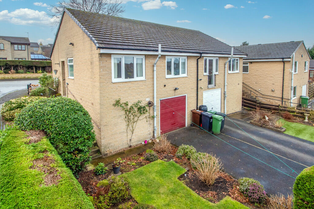 2 bedroom semidetached bungalow for sale in Long Lane, Honley