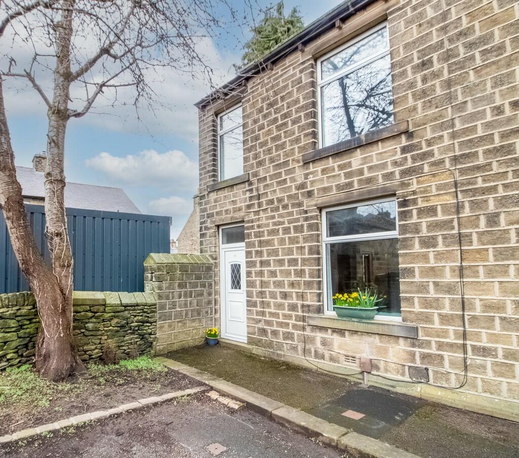 3 bedroom end of terrace house for sale in Chapel Terrace, Honley