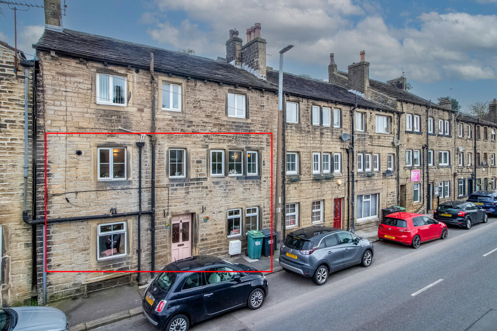 2 bedroom end of terrace house for sale in Woodhead Road, Holmbridge
