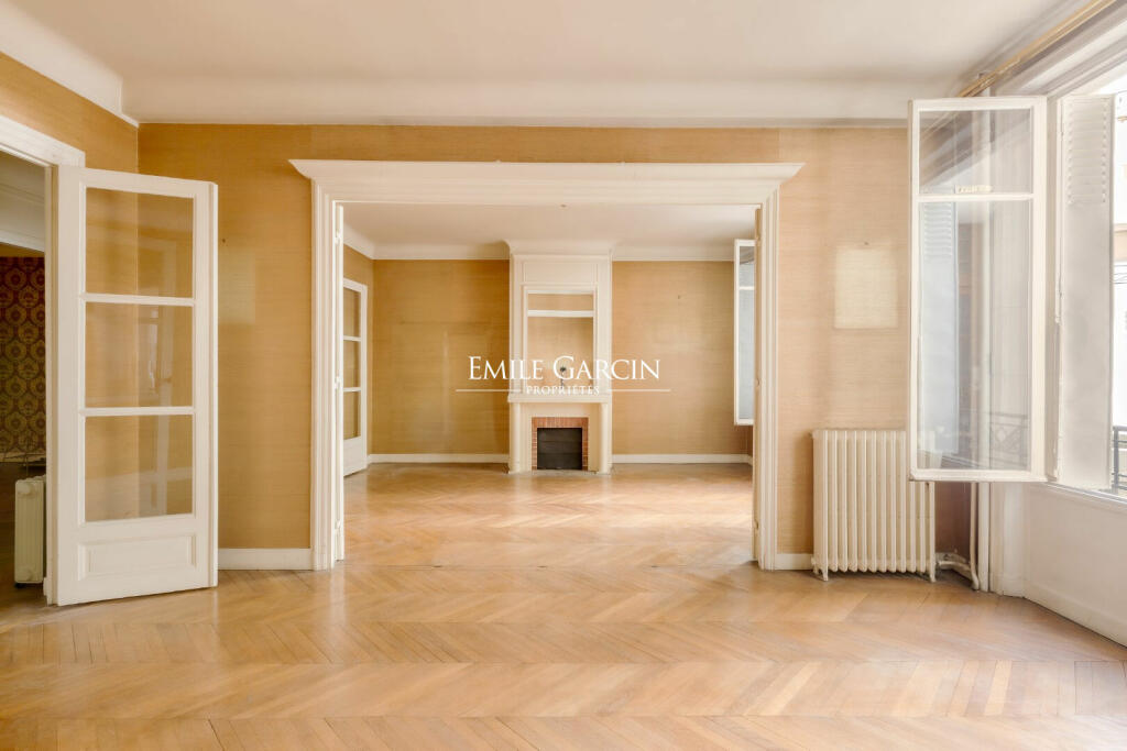 4 bedroom flat for sale in ParisIsle of France, HautsdeSeine