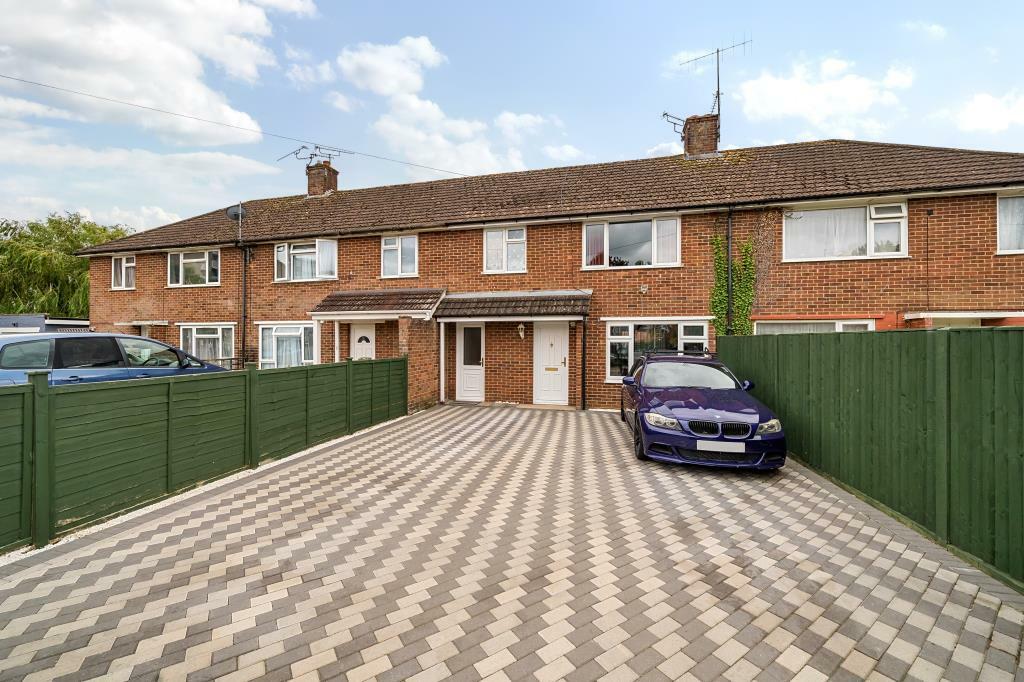 3 bedroom terraced house for sale in Southcote, Convenient for