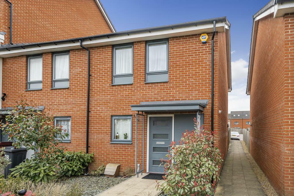 2 bedroom end of terrace house for sale in Kennet Island, Reading, RG2