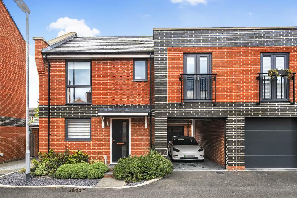 3 bedroom terraced house for sale in Central Reading, Berkshire, RG30