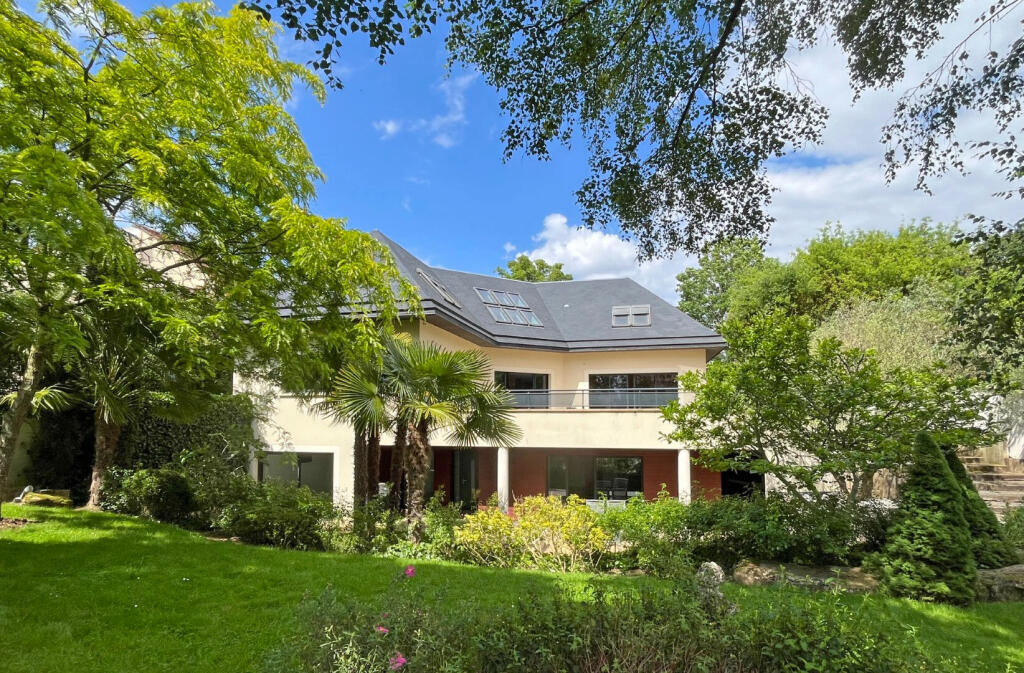 Main image of property: Paris-Isle of France, Essonne, Verrières-le-Buisson