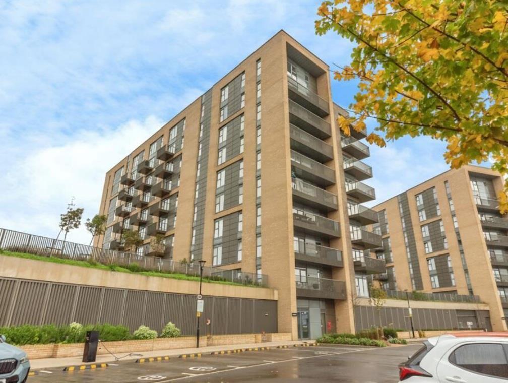 Main image of property: Flagstaff Road, Green Park, RG2