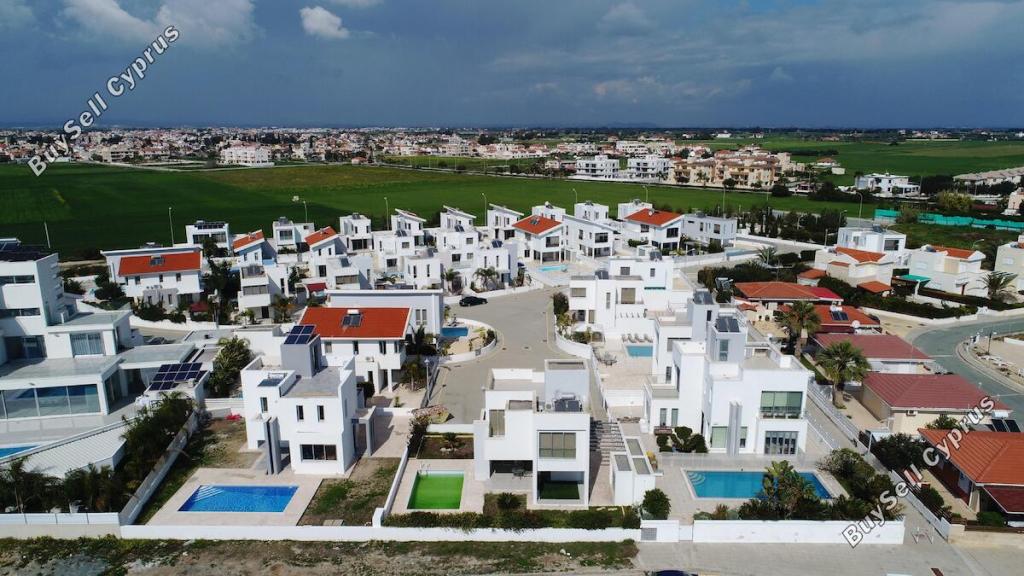 2 bedroom detached house for sale in Larnaca, Pervolia, Cyprus
