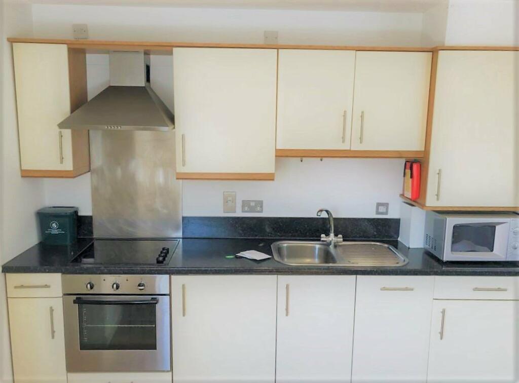 Studio flat for rent in The Kingsway, Portland House, City Centre, Swansea, SA1