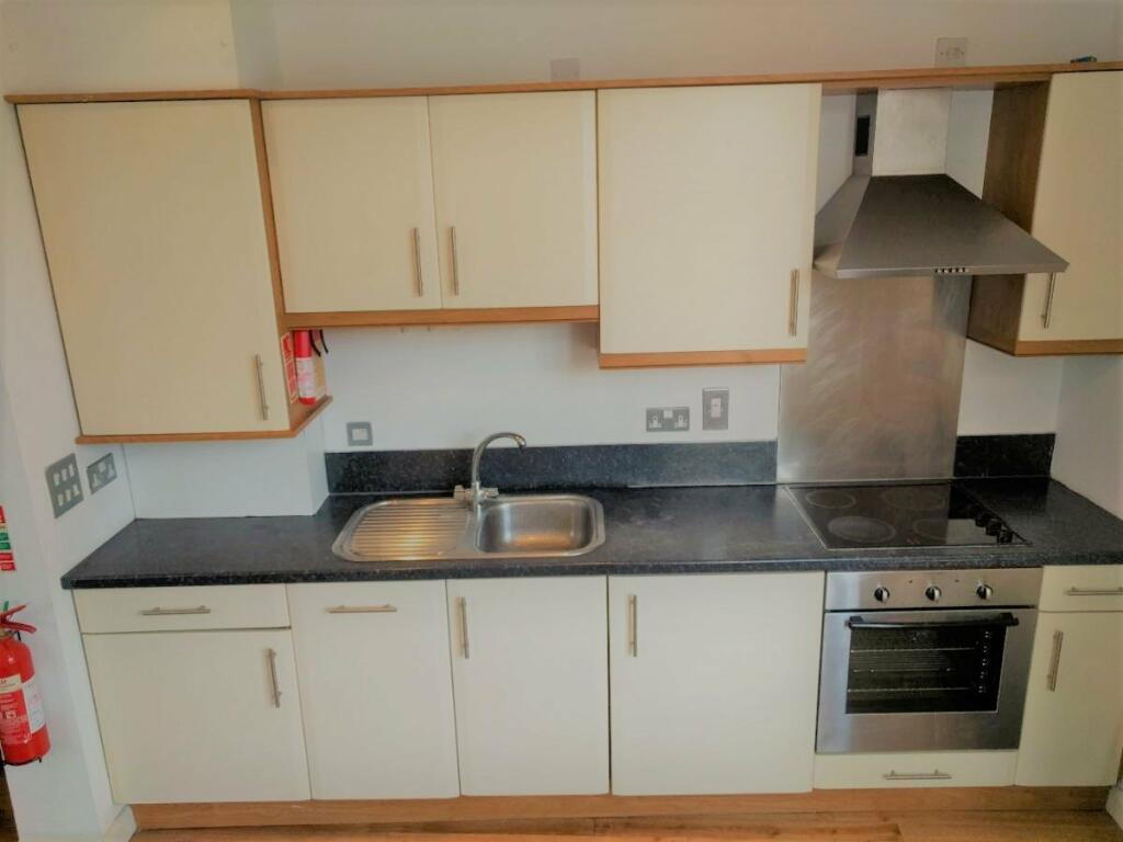 Studio flat for rent in The Kingsway, Portland House, City Centre, Swansea, SA1