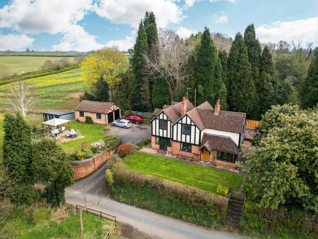 4 bedroom detached house for sale in Torton, Kidderminster