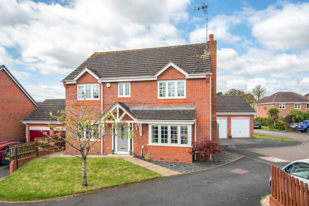 4 bedroom detached house for sale in Reed Mace Drive, Bromsgrove