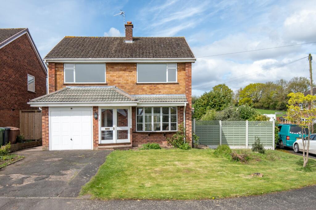 3 bedroom detached house for sale in Hinton Fields, Bournheath