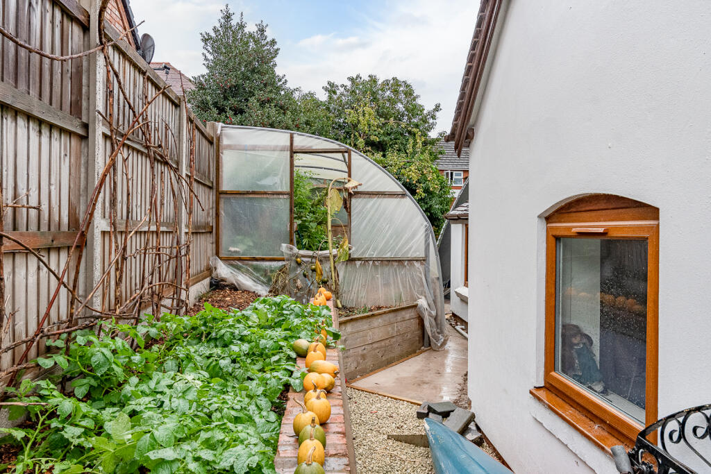 Additional property image - Foley Gardens, Stoke Prior, Bromsgrove, Worcestershire, B60