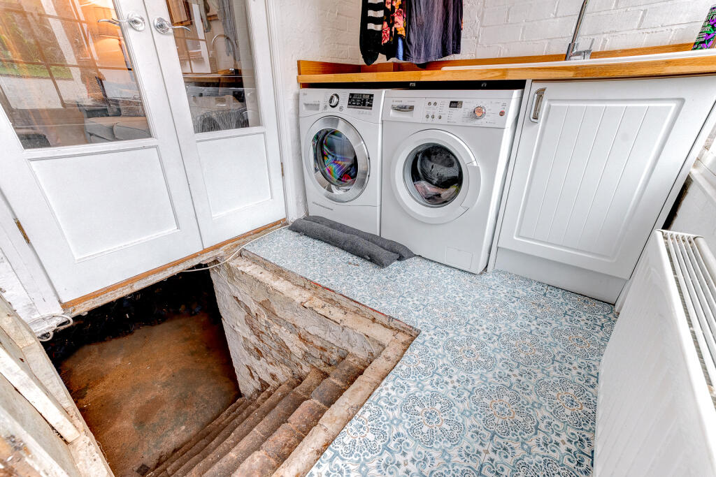 Additional property image - Foley Gardens, Stoke Prior, Bromsgrove, Worcestershire, B60