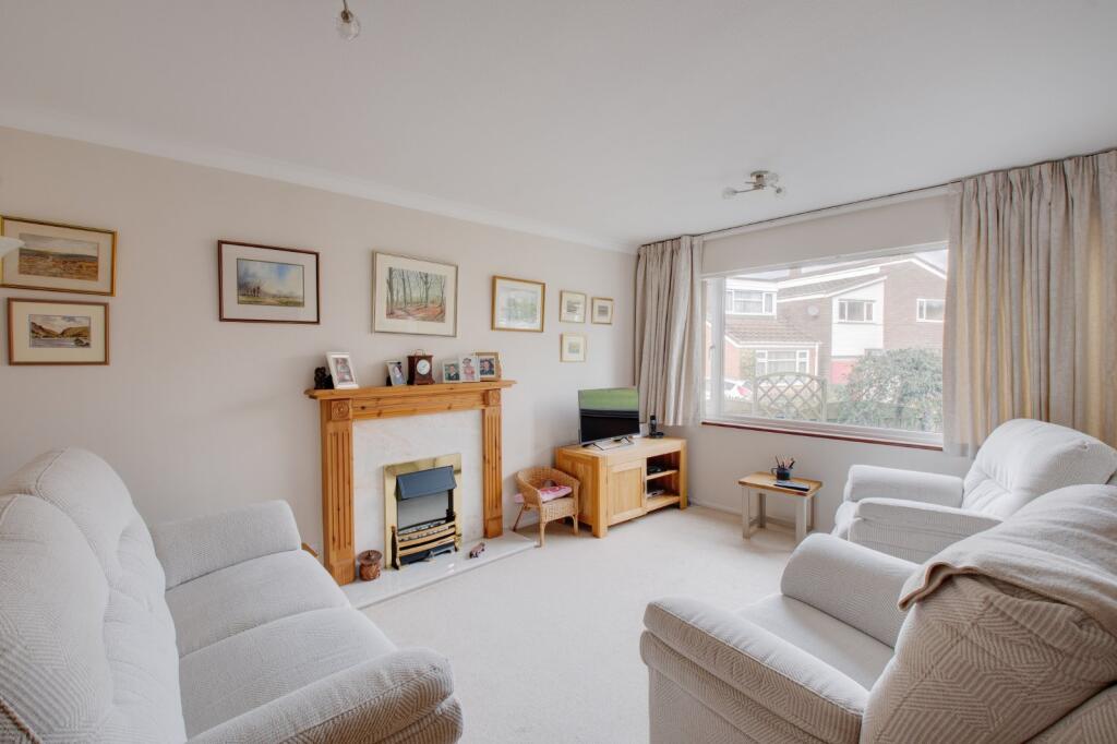 Additional property image - Warwick Hall Gardens, Bromsgrove, Worcestershire, B60