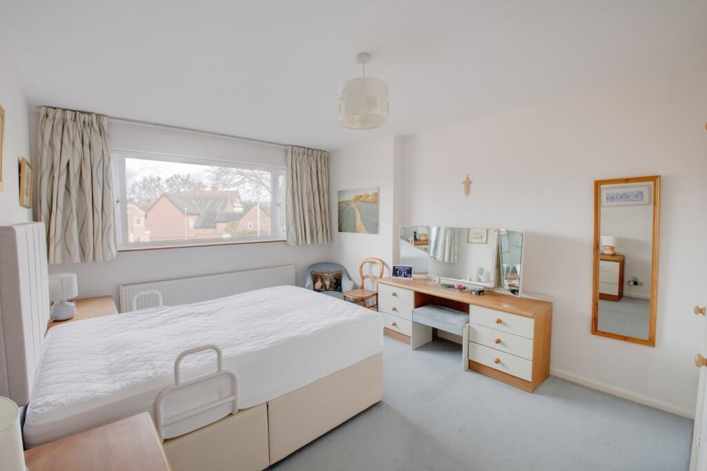 Additional property image - Warwick Hall Gardens, Bromsgrove, Worcestershire, B60