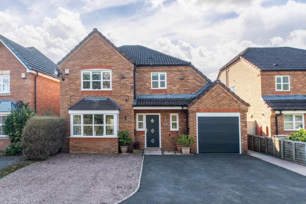 4 bedroom detached house for sale in Richardson Close, Wychbold