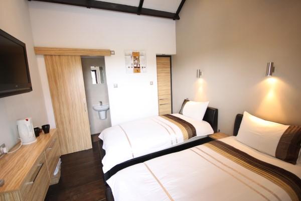 Additional property image - Yew Tree Cottage, Potters Hill, Bristol, BS40
