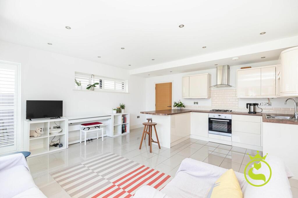 Additional property image - Town House- Cluster Views, Sandbanks Road, Whitecliff, Poole BH14