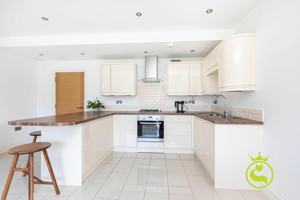 Additional property image - Town House- Cluster Views, Sandbanks Road, Whitecliff, Poole BH14