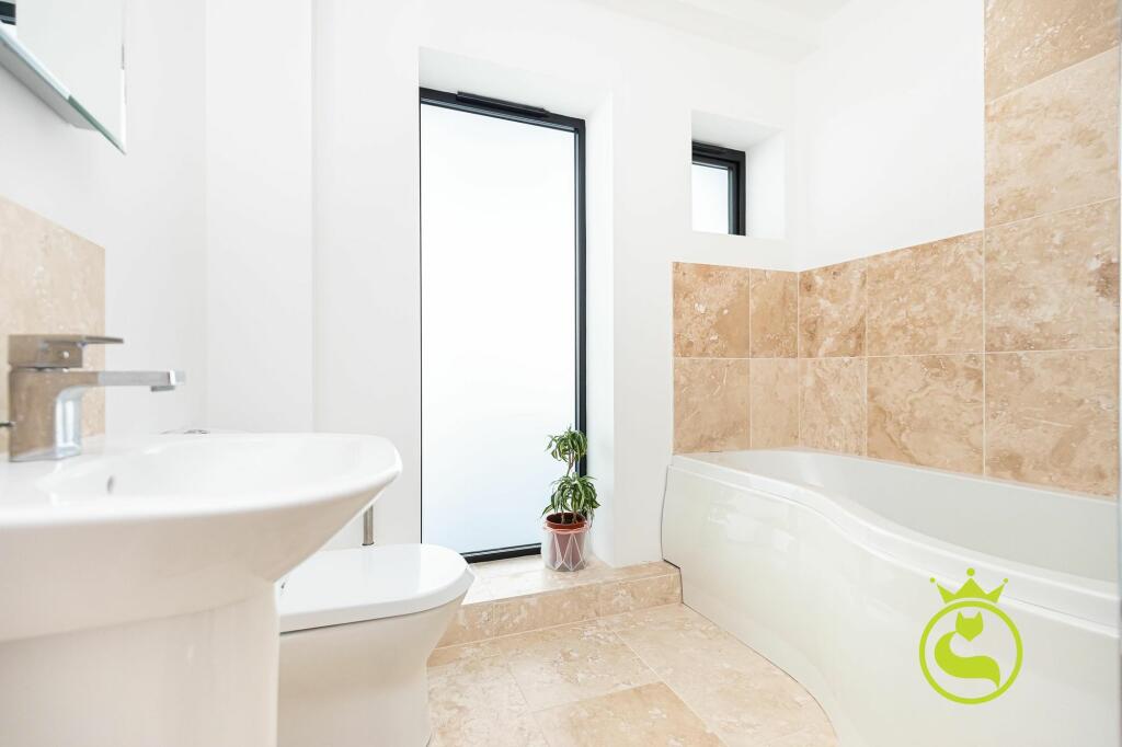 Additional property image - Town House- Cluster Views, Sandbanks Road, Whitecliff, Poole BH14