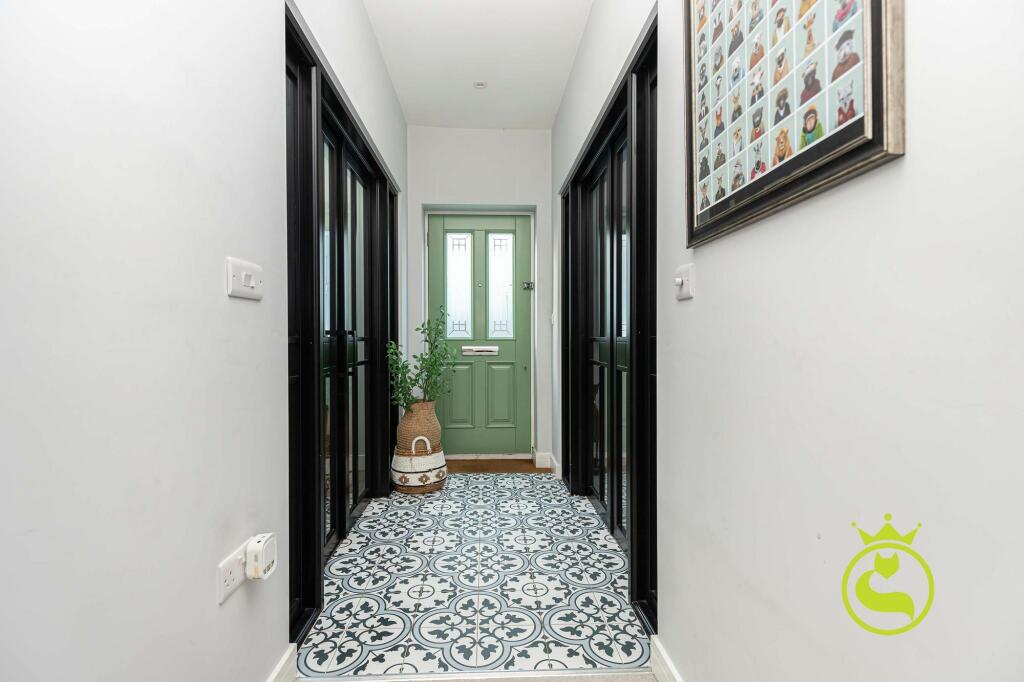Additional property image - CLOSE TO HARBOURSIDE - Sherwood Avenue, Whitecliff, Poole BH14