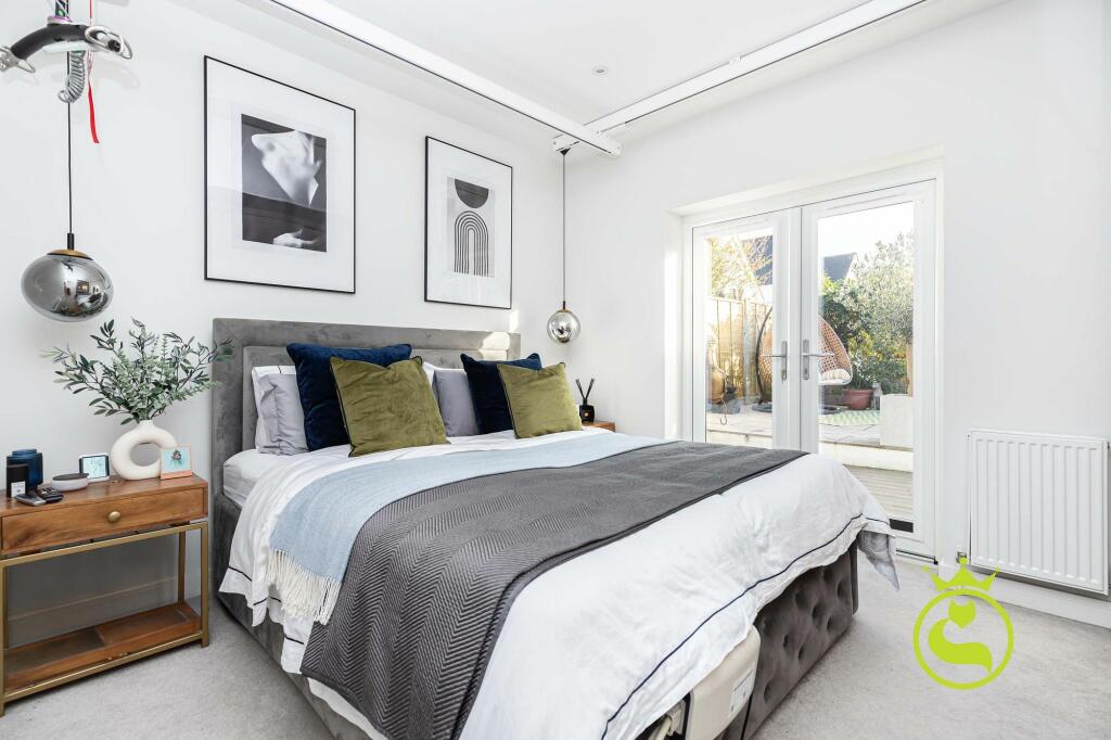Additional property image - CLOSE TO HARBOURSIDE - Sherwood Avenue, Whitecliff, Poole BH14