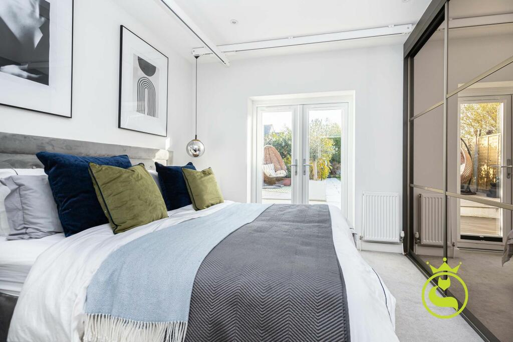 Additional property image - CLOSE TO HARBOURSIDE - Sherwood Avenue, Whitecliff, Poole BH14