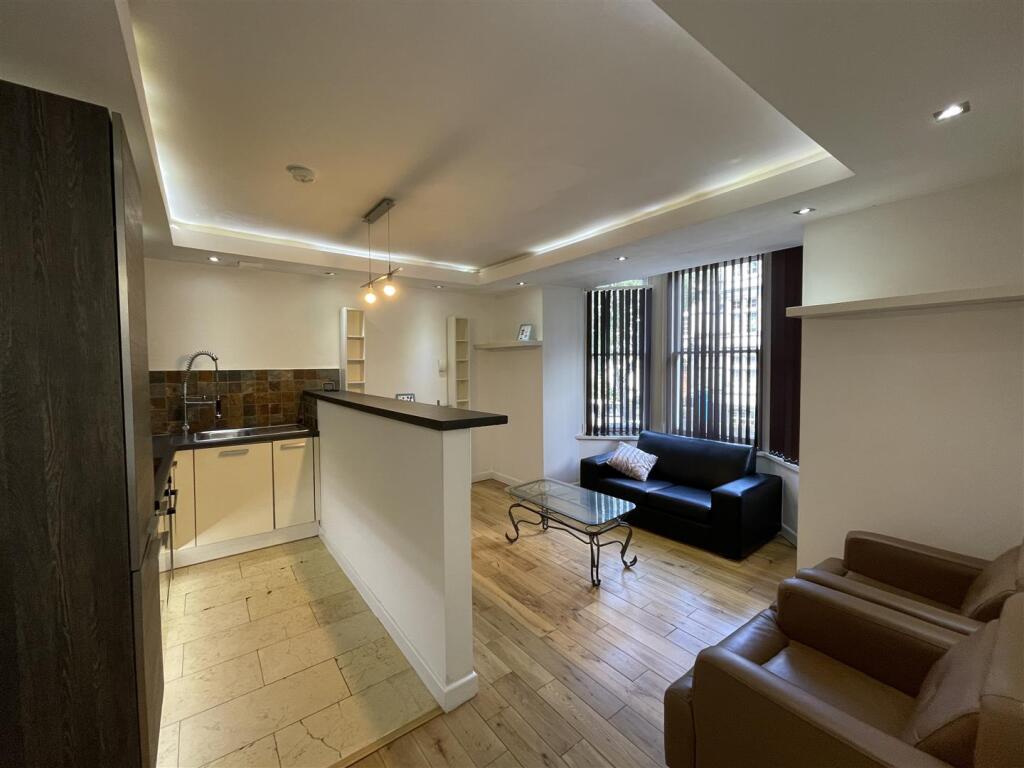 Main image of property: The Parade, Roath, Cardiff