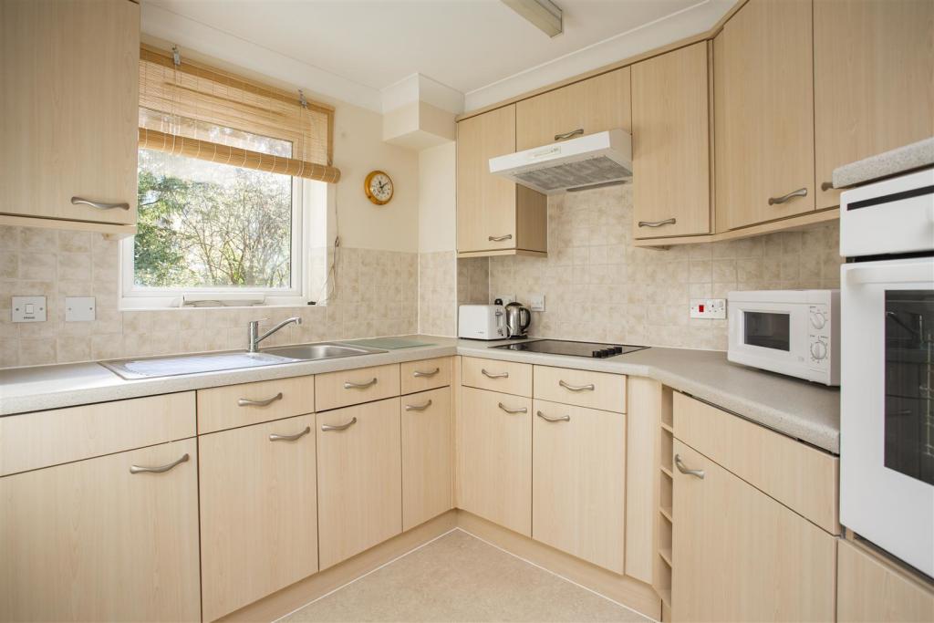 1 bedroom retirement property for sale in Hadlow Road, Tonbridge, TN9