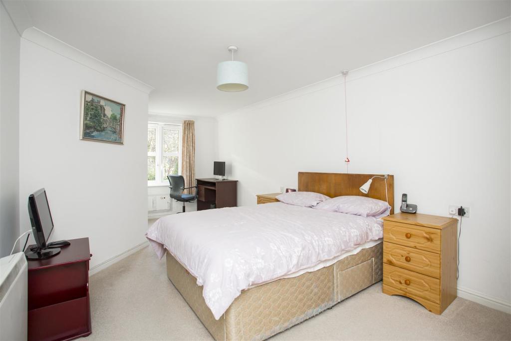 1 bedroom retirement property for sale in Hadlow Road, Tonbridge, TN9